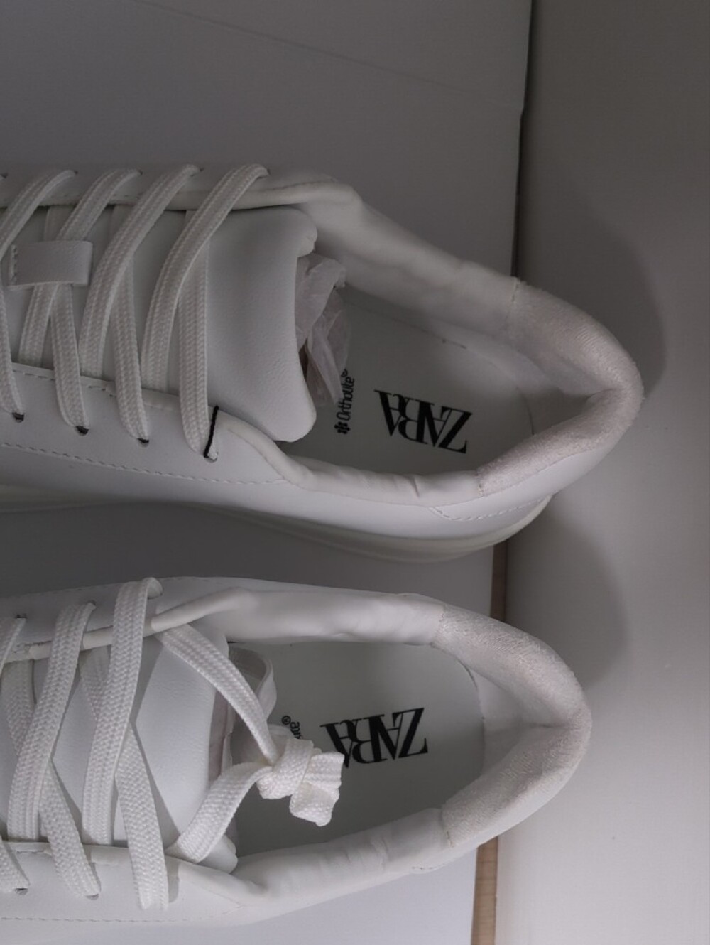 Zara Men Sz 9 White Minimalist Men's Sneakers - Classic Low-Top - Picture 3 of 4